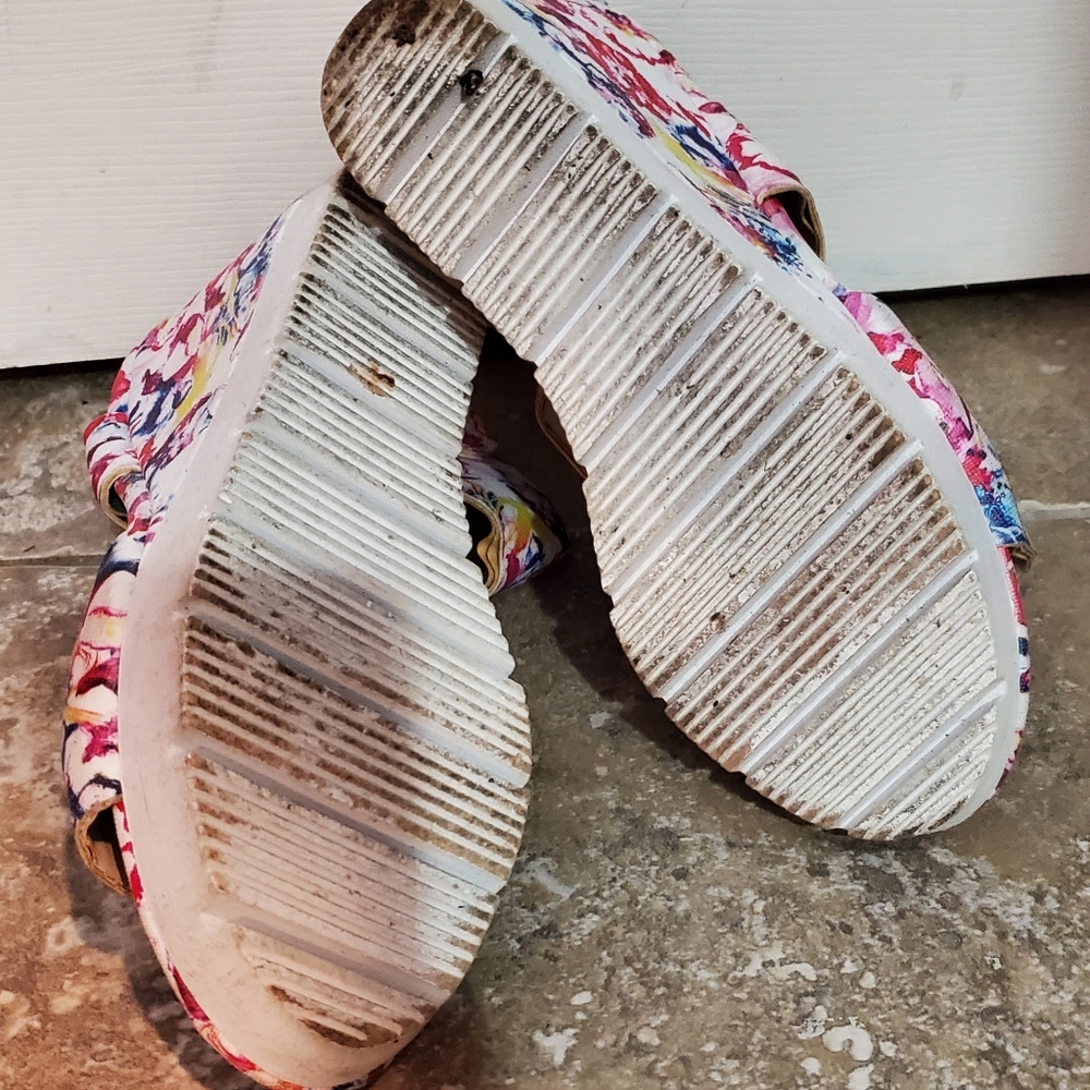 Sandals - Picture 4 of 4